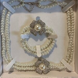 Pearl and Silver Four Leaf Clover 🍀 Necklace Set